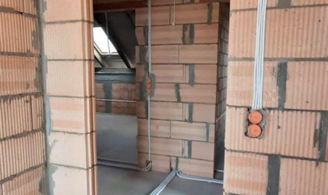 Montaż instalacji elektrycznych